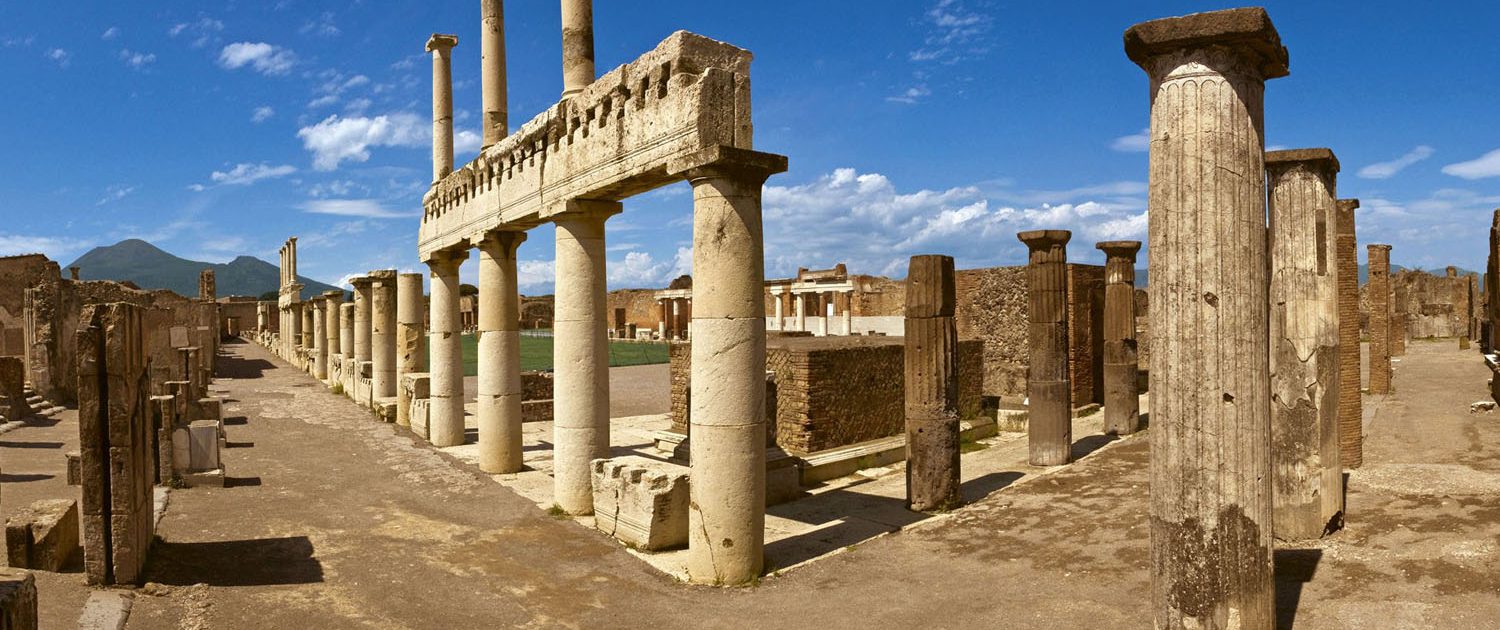 visita guidata pompei ercolano oplontis: Parte del colonnato nel Foro di Pompei