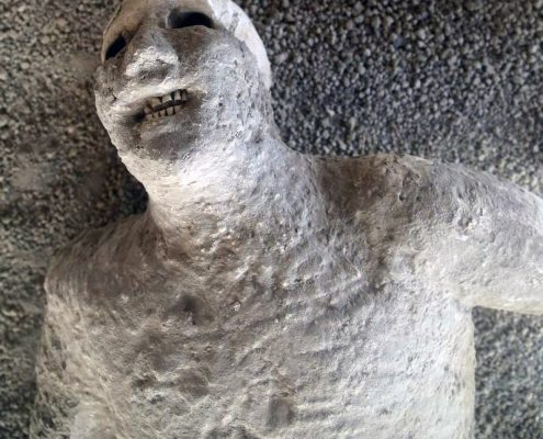 guida Pompei: i calchi in gesso rappresentano in molto emblematico il tragico destino di Pompei