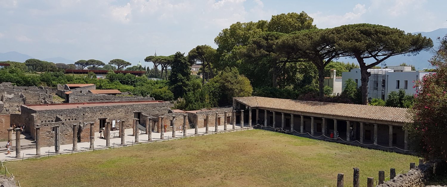Pompei visita guidata : Caserma dei Gladiatori a Pompei