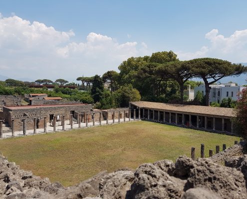 Pompei visita guidata : Caserma dei Gladiatori a Pompei