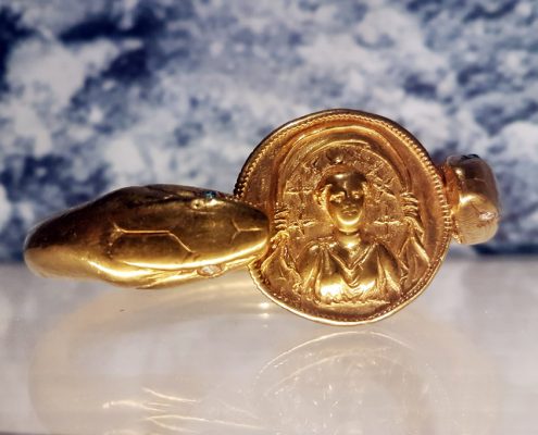 Pompeii guided tour: Golden bracelet from Pompeii