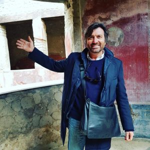pompeii guided tours: it's me -Dario Davide - guiding in Villa Sam Marco in Stabiae