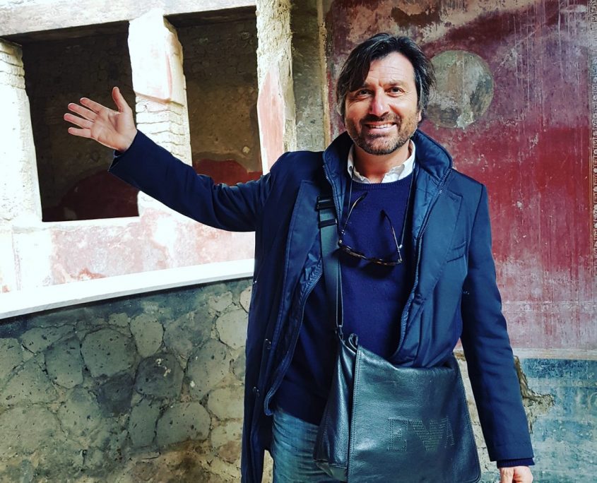 pompeii guided tours: it's me -Dario Davide - guiding in Villa Sam Marco in Stabiae