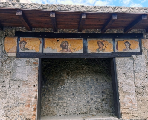Pompei visita guidata : Officina quactiliaria, lungo via dell'Abbondanza a Pompei