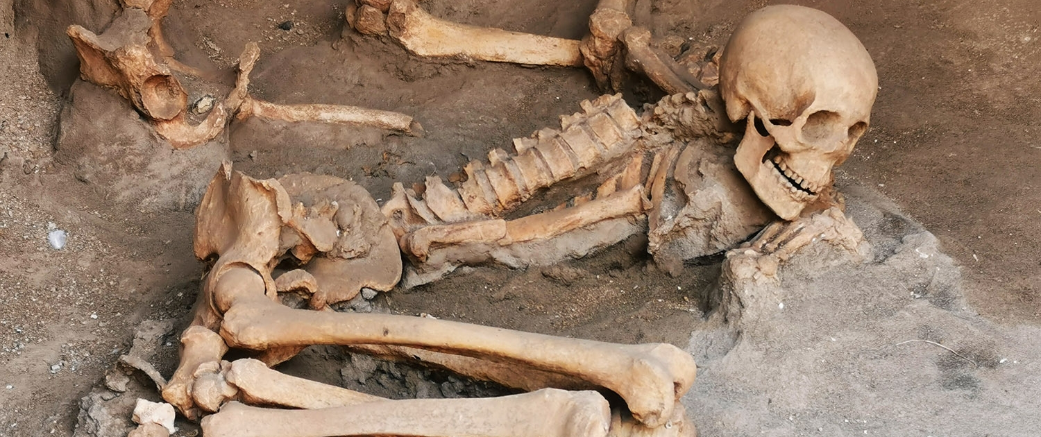Skeleton by the seashore in Herculaneum