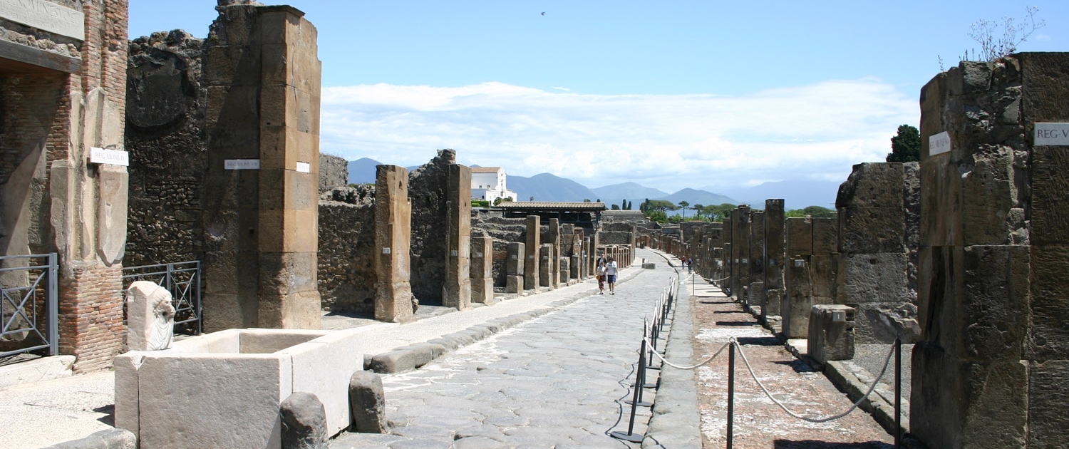 Via dell'Abbondanza from the Forum in Pompei