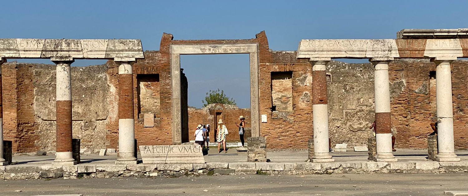 Colonnato orientale del Foro a Pompei