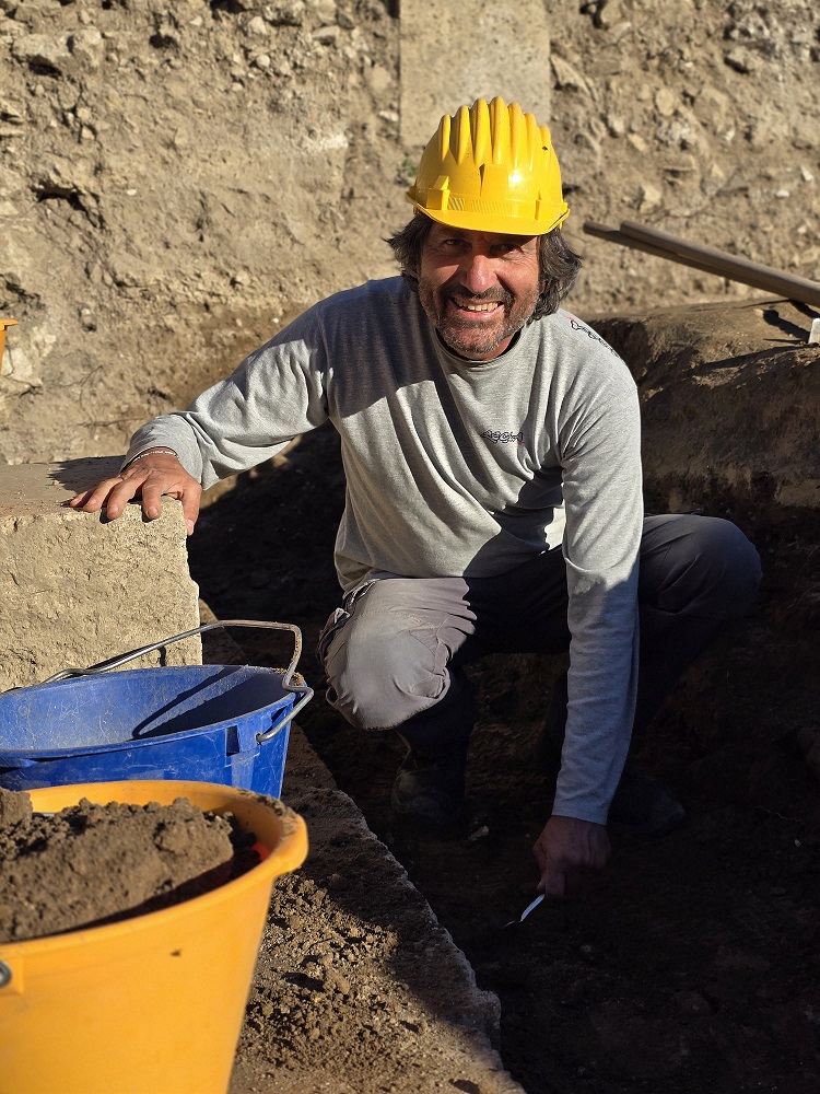 Archaeologist Dario Davide during the excavation of the Temple of Hera at Cumae in 2025.